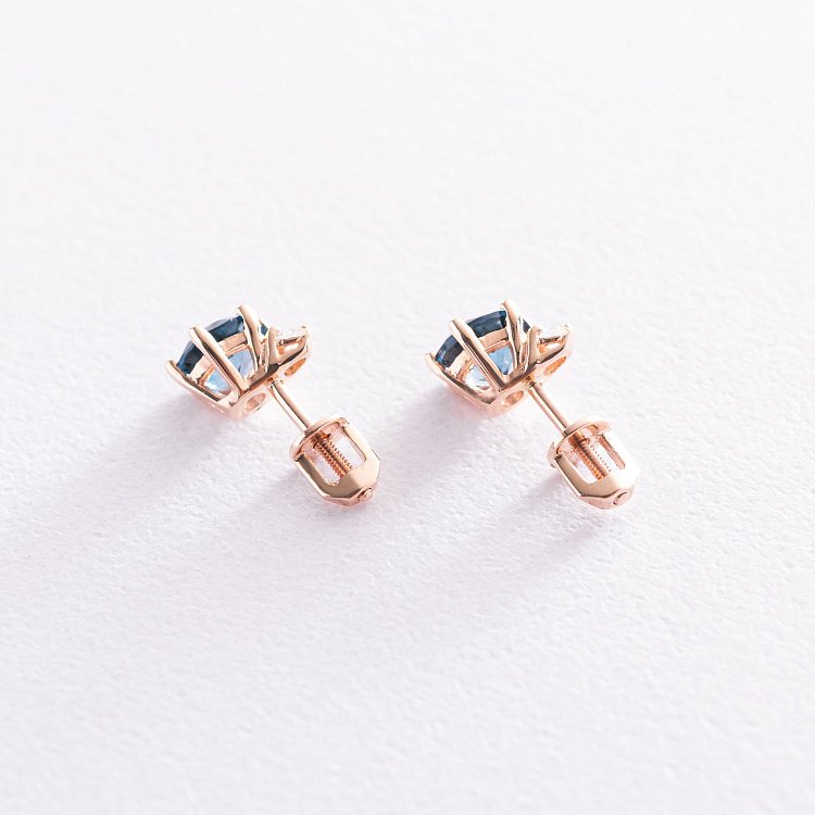 Золотые серьги-пусеты с Лондон топазом и фианитами с05044 от ювелирного магазина Оникс - 2