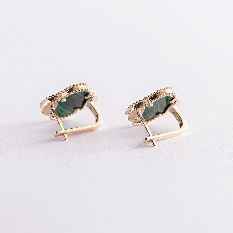 Золотые серьги "Клевер" с малахитом с07532 от ювелирного магазина Оникс - 2