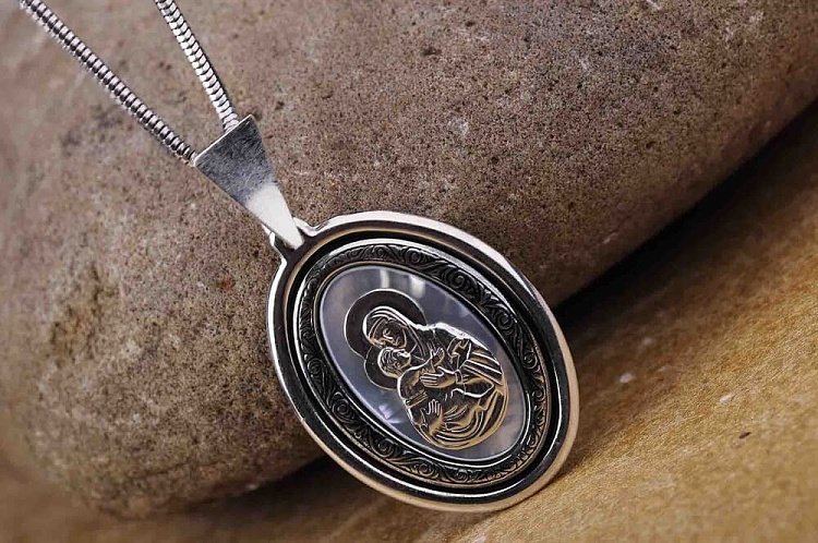 Підвіска "Богоматір" (перламутр) 13839 від ювелірного магазину Онікс - 1