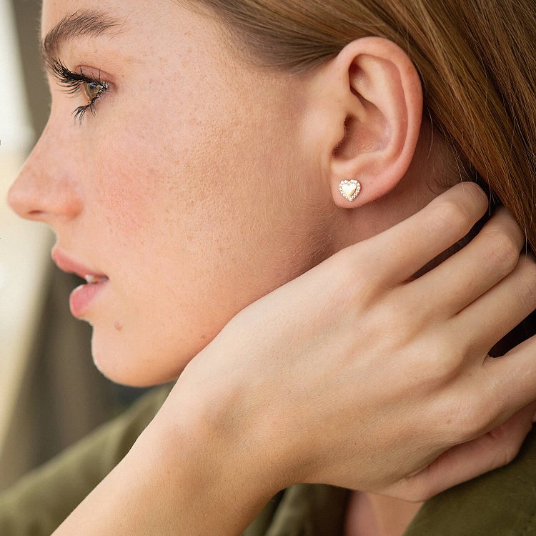 Сережки - пусети "Сердечки" з фіанітами (жовте золото) с08110 від ювелірного магазину Онікс - 6