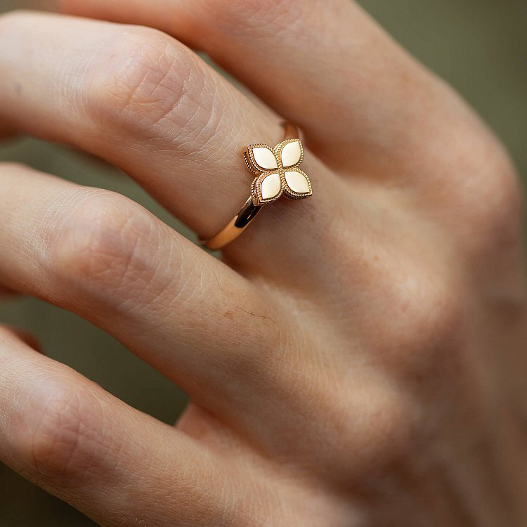 Каблучка "Конюшина" в червоному золоті к07535 - 1 Каблучка "Конюшина" в червоному золоті к07535 від ювелірного магазину Онікс - 1