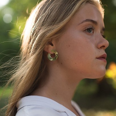 Золотые серьги-пусеты Головокружение (блестящие) с06465 №9