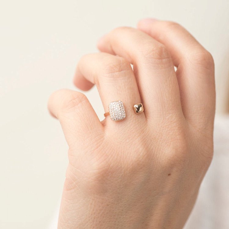 Золота каблучка з фіанітами к05635 від ювелірного магазину Онікс - 4