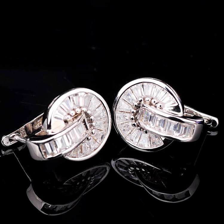 Серебряные сережки с фианитами 12478 от ювелирного магазина Оникс - 2