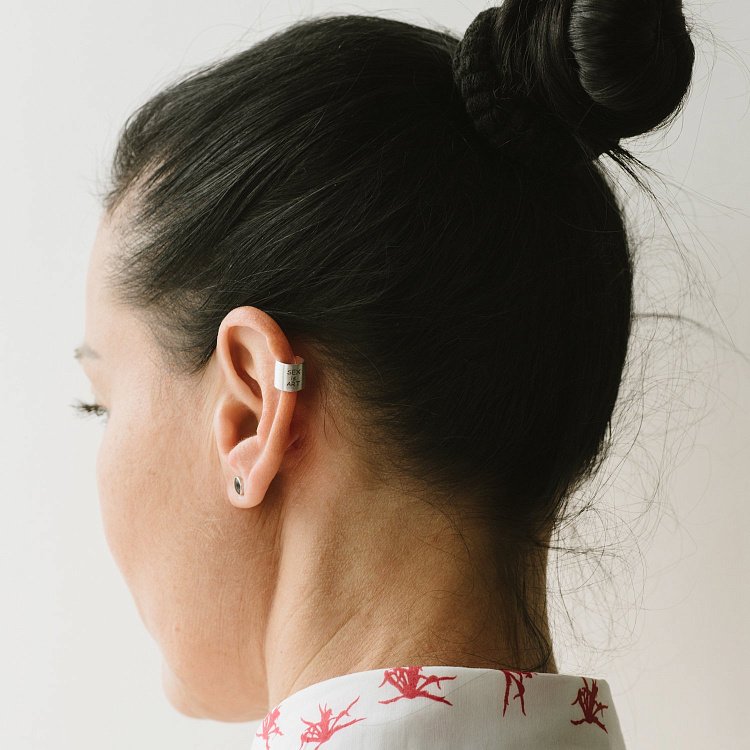 Серебряная серьга-каффа "Sex is art" (матовая) 122703s от ювелирного магазина Оникс - 7