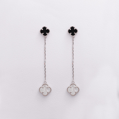 Срібні сережки "Конюшина на ланцюжку" (онікс, перламутр) 123513