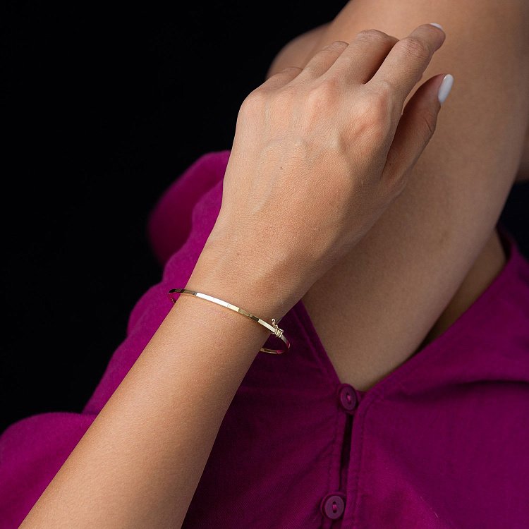 Жесткий браслет из желтого золота б03032 от ювелирного магазина Оникс - 3