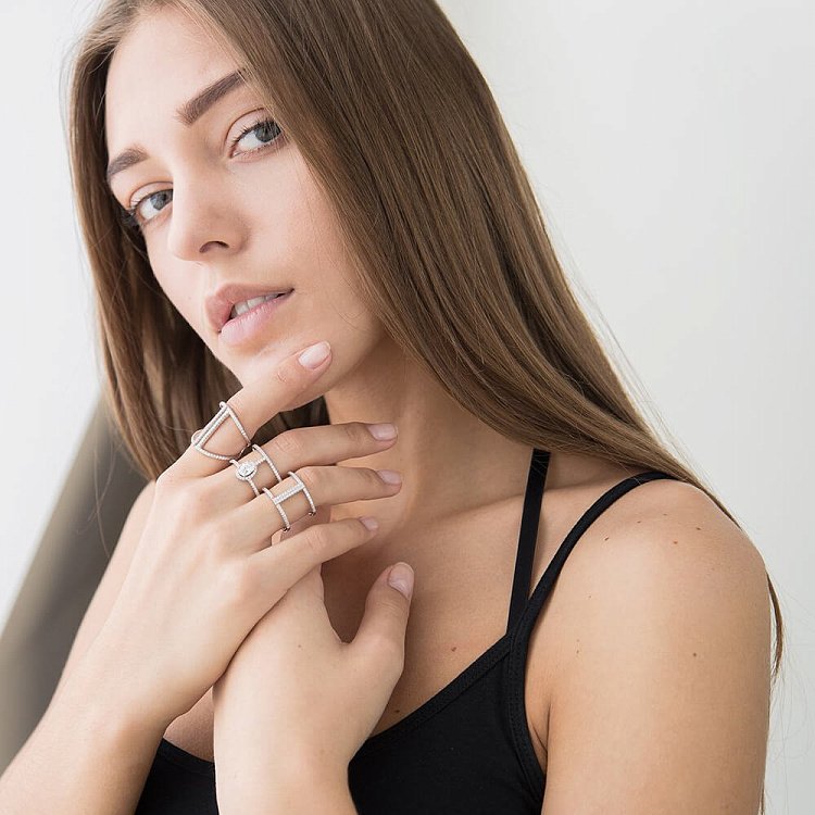 Срібний перстень з фіанітами 111731 від ювелірного магазину Онікс - 4