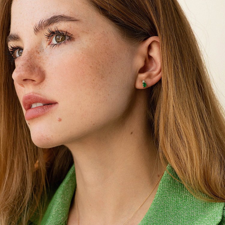 Золотые серьги - пусеты (бриллианты, изумруды) сб0512sm от ювелирного магазина Оникс - 1