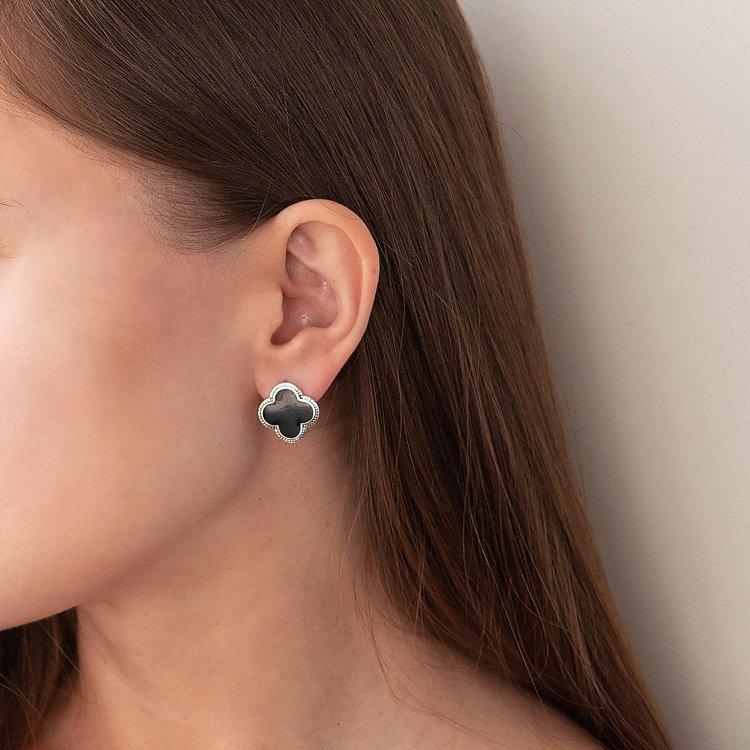 Срібні сережки "Конюшина" з емаллю 123085 від ювелірного магазину Онікс - 1