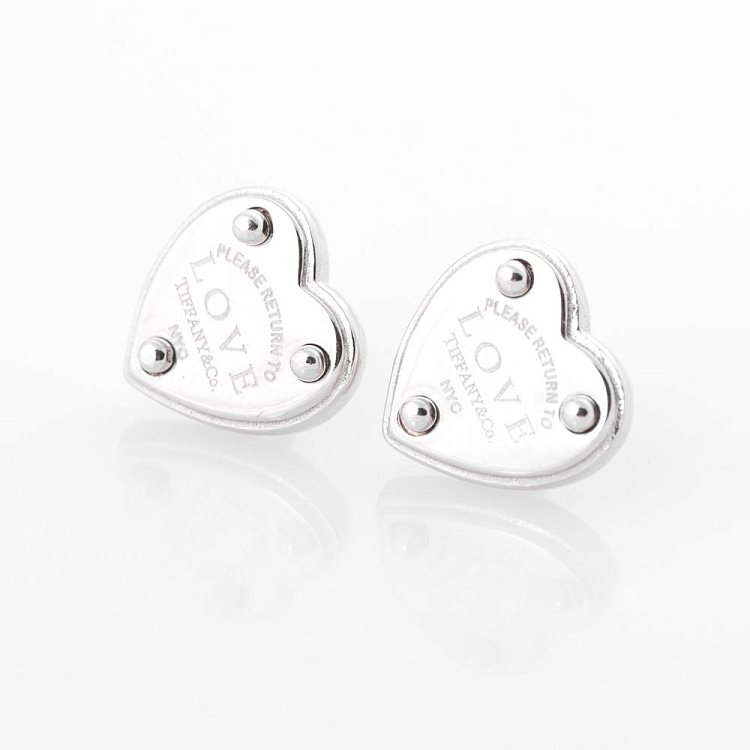 Срібні сережки-сердечка 122065 від ювелірного магазину Онікс