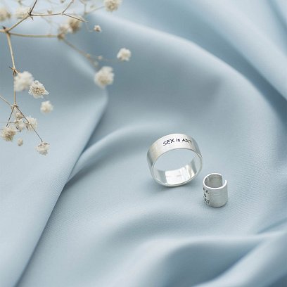 Срібна сережка-каффа "Sex is art" (матова) 122703s №3