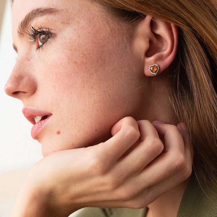 Золоті сережки - пусети "Сердечки" з діамантами та сапфірами сб0422gl від ювелірного магазину Онікс - 4