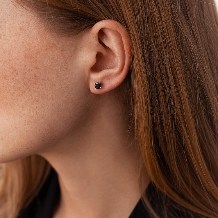 Золотые серьги-пусеты с черными фианитами с06233ч от ювелирного магазина Оникс - 1