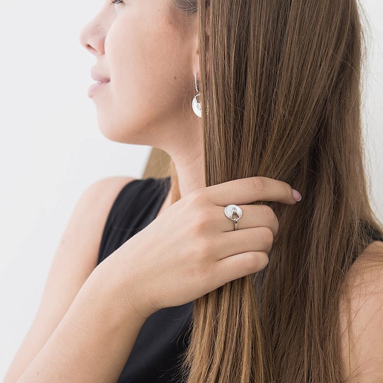 Серебряные серьги с перламутром и фианитами 121694 от ювелирного магазина Оникс - 4