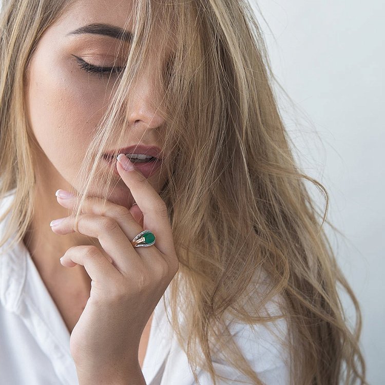 Золота каблучка (хризопраз, фіаніти) к03276 від ювелірного магазину Онікс - 1