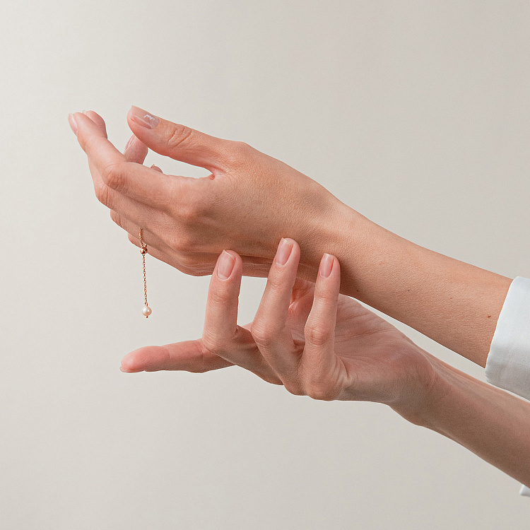 Кольцо "Жемчужина на цепочке" в красном золоте к08345 от ювелирного магазина Оникс - 1