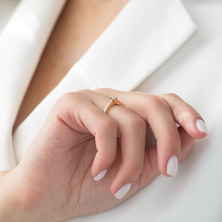 Золота заручальна каблучка з діамантом кб0154 - 1 Золота заручальна каблучка з діамантом кб0154 від ювелірного магазину Онікс - 1