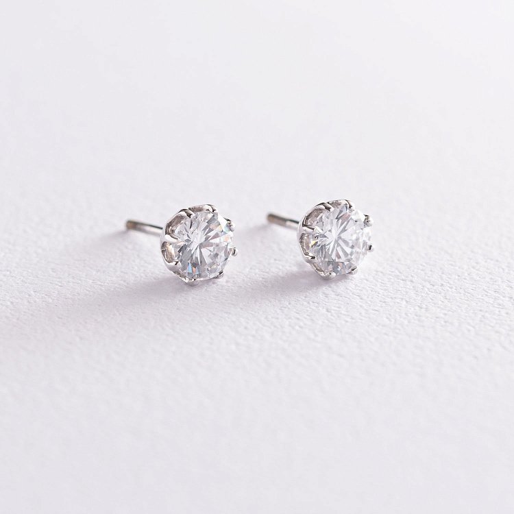 Золотые серьги-гвоздики с фианитами с05182 от ювелирного магазина Оникс