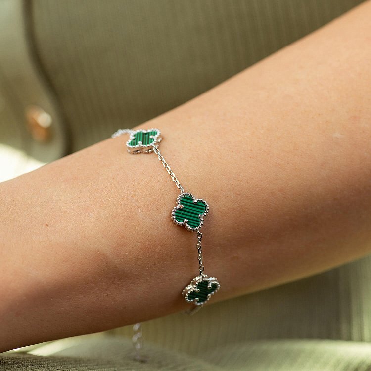 Серебряный браслет "Клевер" с малахитом 141780 от ювелирного магазина Оникс - 3