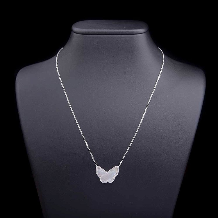 Серебряное колье "Бабочка" с фианитами и перламутром 18337 от ювелирного магазина Оникс - 3