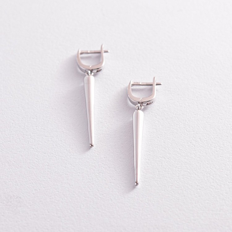 Серьги "Восторг" в белом золоте с07810 от ювелирного магазина Оникс