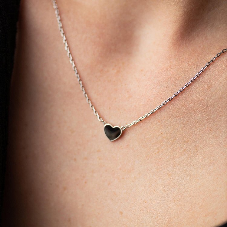 Серебряное колье "Сердечко" (эмаль) OR132040 от ювелирного магазина Оникс - 1