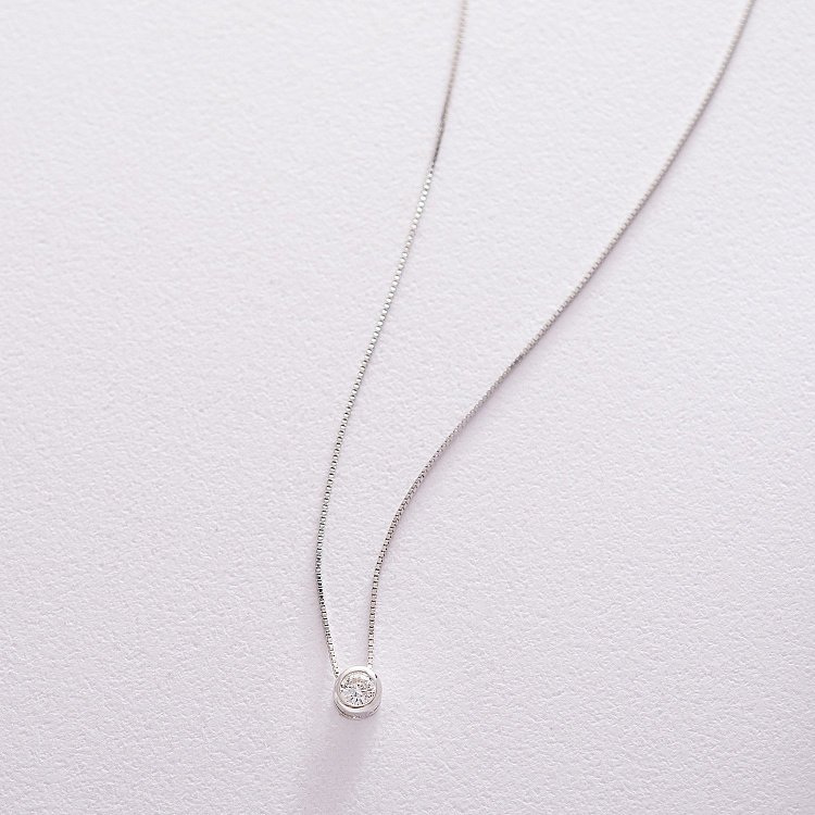 Серебряное колье с фианитом 18777 от ювелирного магазина Оникс