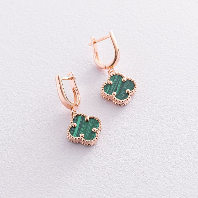 Сережки "Конюшина" в червоному золоті (малахіт) с07374 від ювелірного магазину Онікс