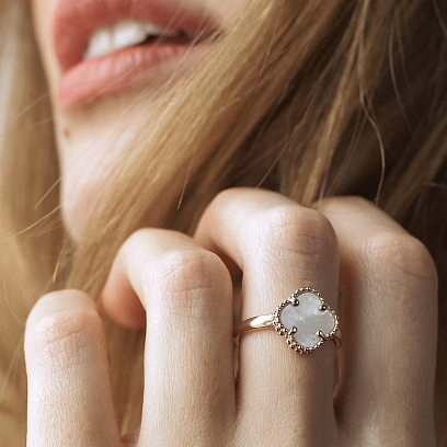 Золота каблучка "Конюшина" (перламутр) к06327 №2