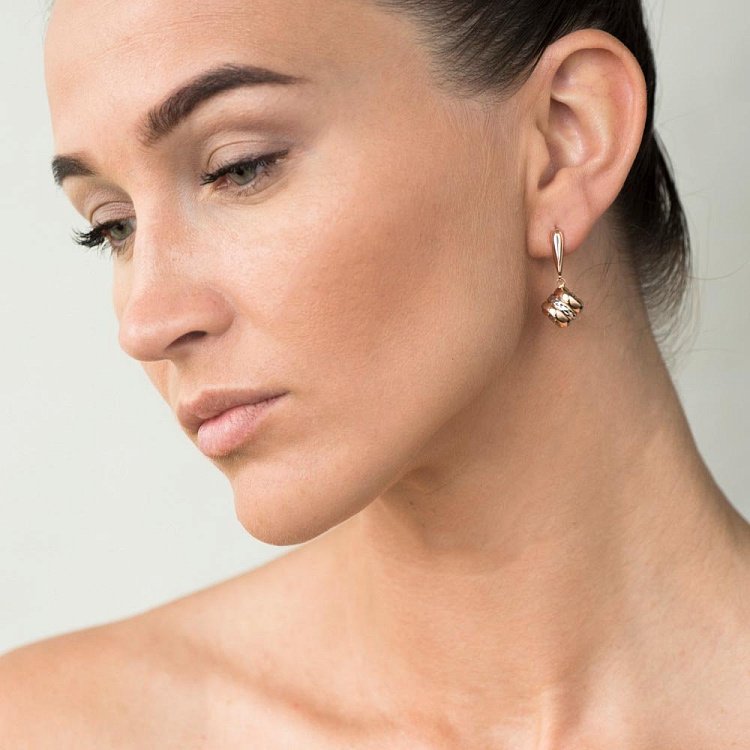 Золотые серьги на английской застежке с05368 от ювелирного магазина Оникс - 3