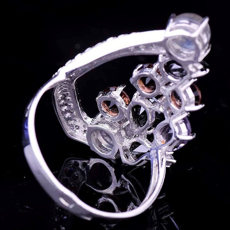 Срібний перстень з фіанітами 111582 від ювелірного магазину Онікс - 3