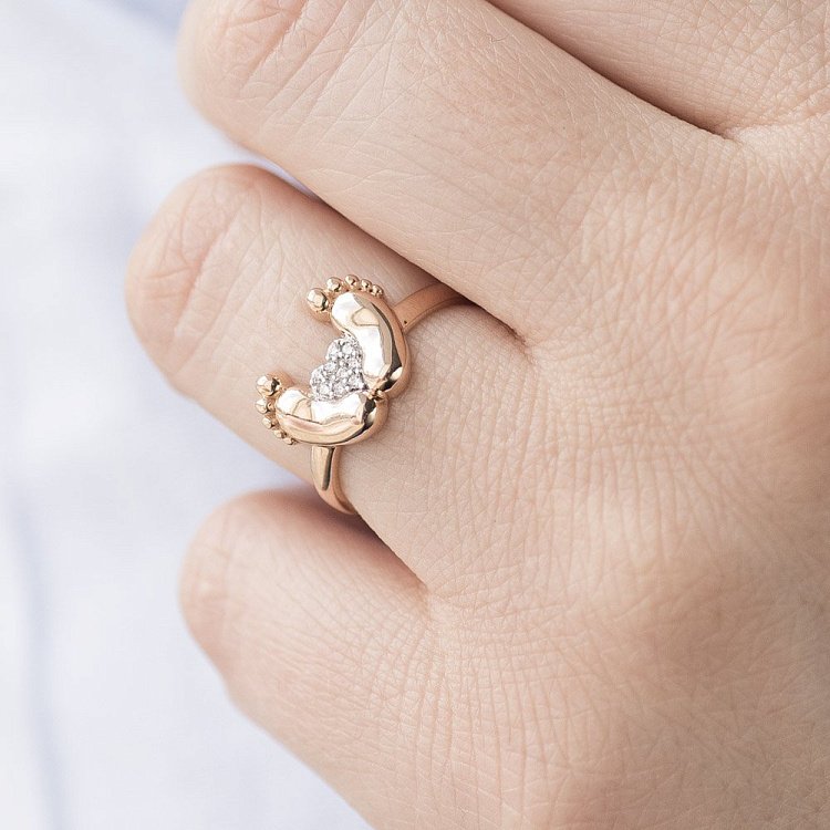 Золотое кольцо "Ножка младенца" вставка фианит к05565 от ювелирного магазина Оникс - 1