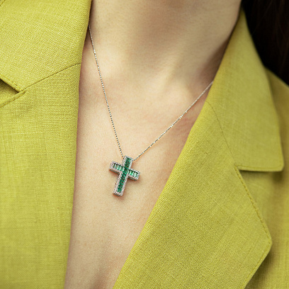 Хрестик у білому золоті (діаманти, смарагди) пб0396ca №4