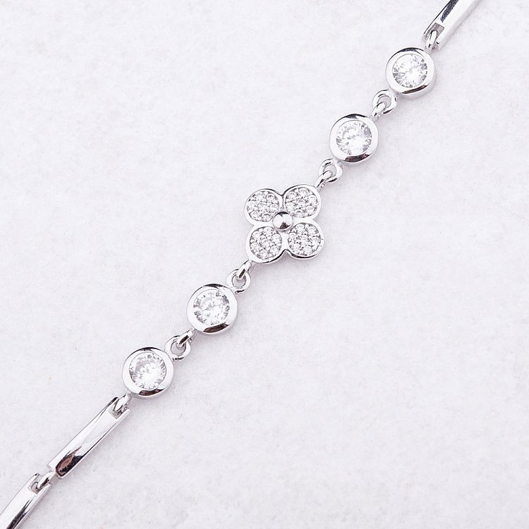 Срібний браслет "Конюшина" з фіанітами 14897 від ювелірного магазину Онікс