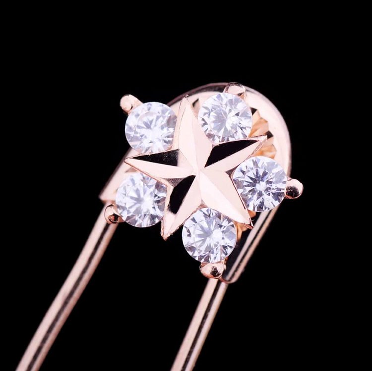 Булавка "Цветочек" (фианиты) зак00201 от ювелирного магазина Оникс - 1