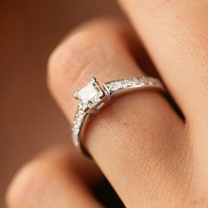 Помолвочное золотое кольцо с бриллиантами 239751121 №2