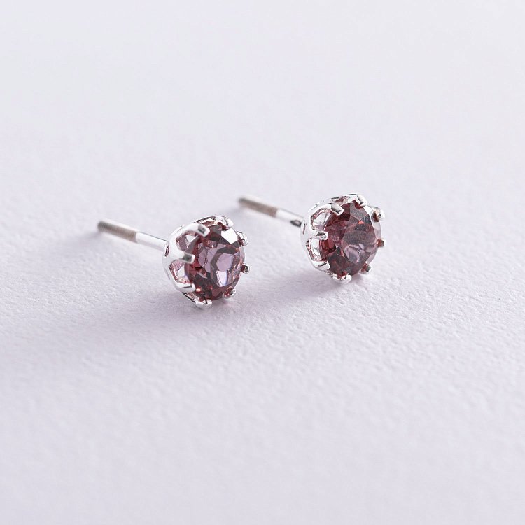 Серебряные серьги - пусеты (синт. кварц) 122823 от ювелирного магазина Оникс