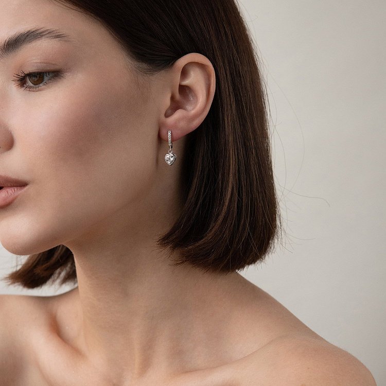 Серебряные серьги "Сердечки" с фианитами 123081 от ювелирного магазина Оникс - 5