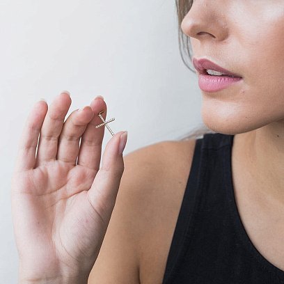 Золота підвіска - хрестик з діамантами пб0057gm №4