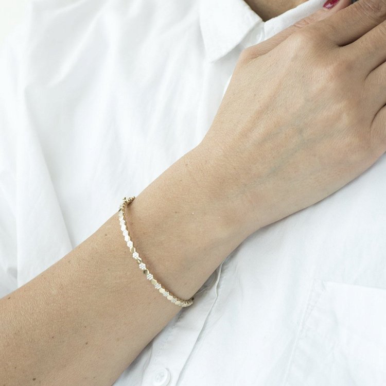 Жесткий золотой браслет б03940 от ювелирного магазина Оникс - 2