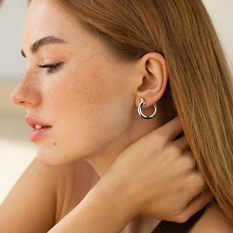 Серьги - пусеты "Evelyn" в белом золоте с08654 от ювелирного магазина Оникс - 2