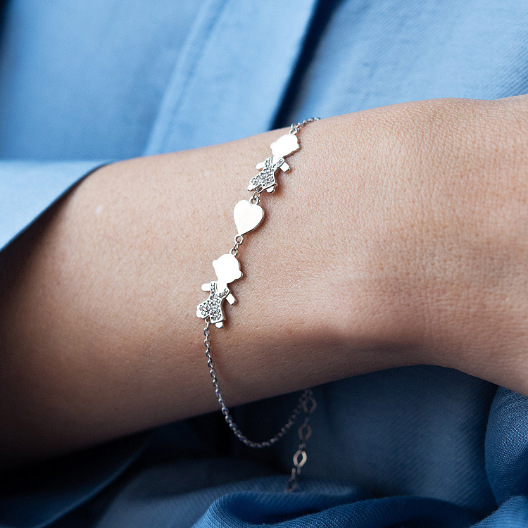 Браслет "Два хлопчика і сердечко" у білому золоті (фіаніти) б05661 від ювелірного магазину Онікс - 1