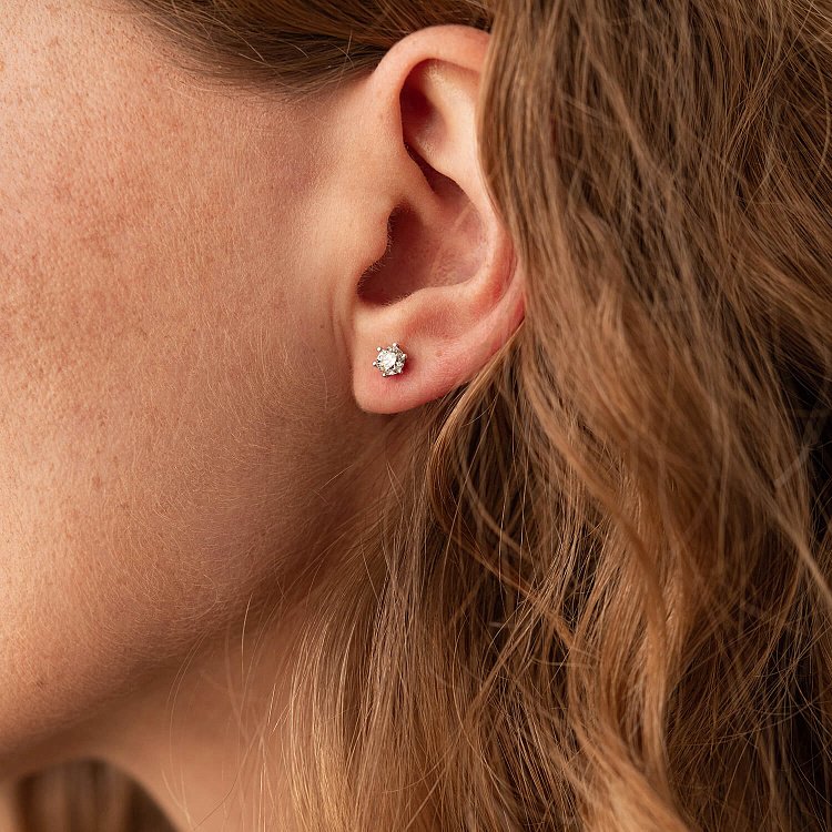 Золотые серьги - пусеты с бриллиантами сб0391 от ювелирного магазина Оникс - 1