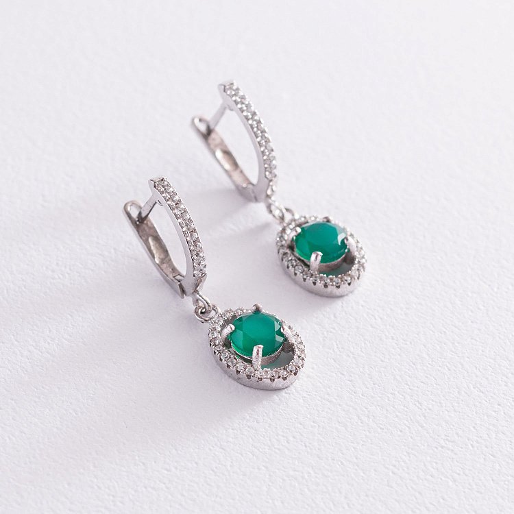 Серебряные серьги с хризопразами и фианитами 121404 от ювелирного магазина Оникс