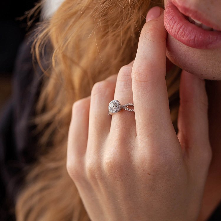 Каблучка в білому золоті з діамантами к322d від ювелірного магазину Онікс - 5