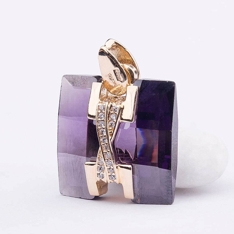 Золотая подвеска с фианитами п02137 от ювелирного магазина Оникс