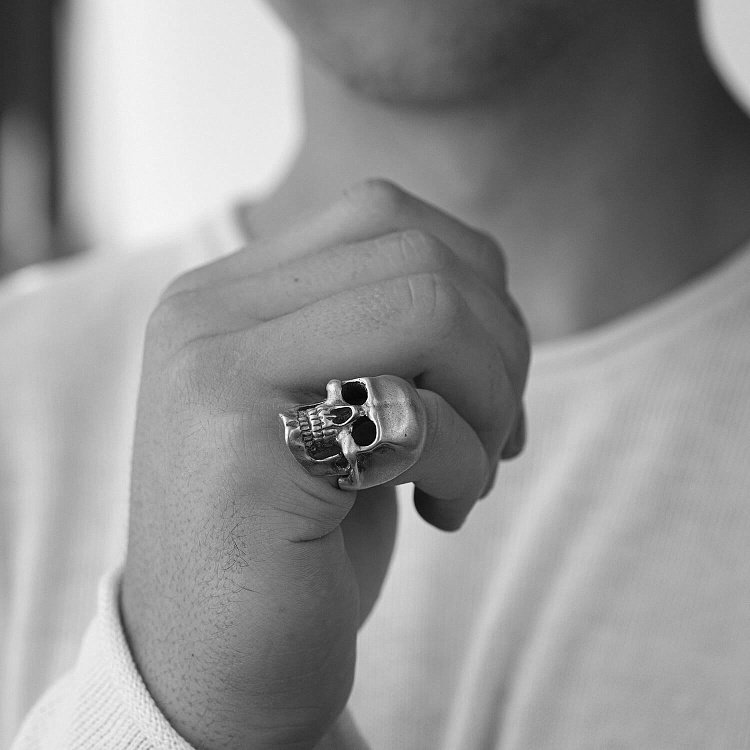 Серебряное кольцо "Череп" 111345 от ювелирного магазина Оникс - 3