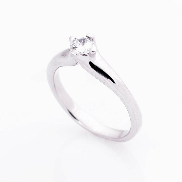 Золотое помолвочное кольцо с фианитом к05052 от ювелирного магазина Оникс