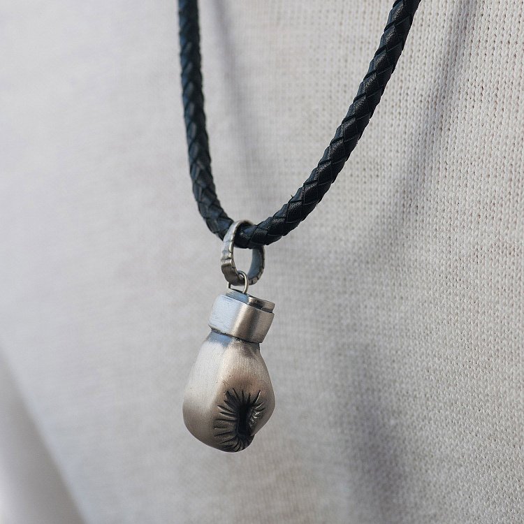 Срібний кулон "Боксерська рукавичка" 133140 - 1 Срібний кулон "Боксерська рукавичка" 133140 від ювелірного магазину Онікс - 1